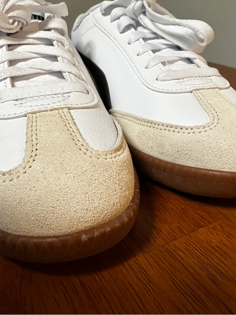 Puma White and Black Low-Top Sneakers with Gum Sole women’s size 8 - Picture 12 of 14